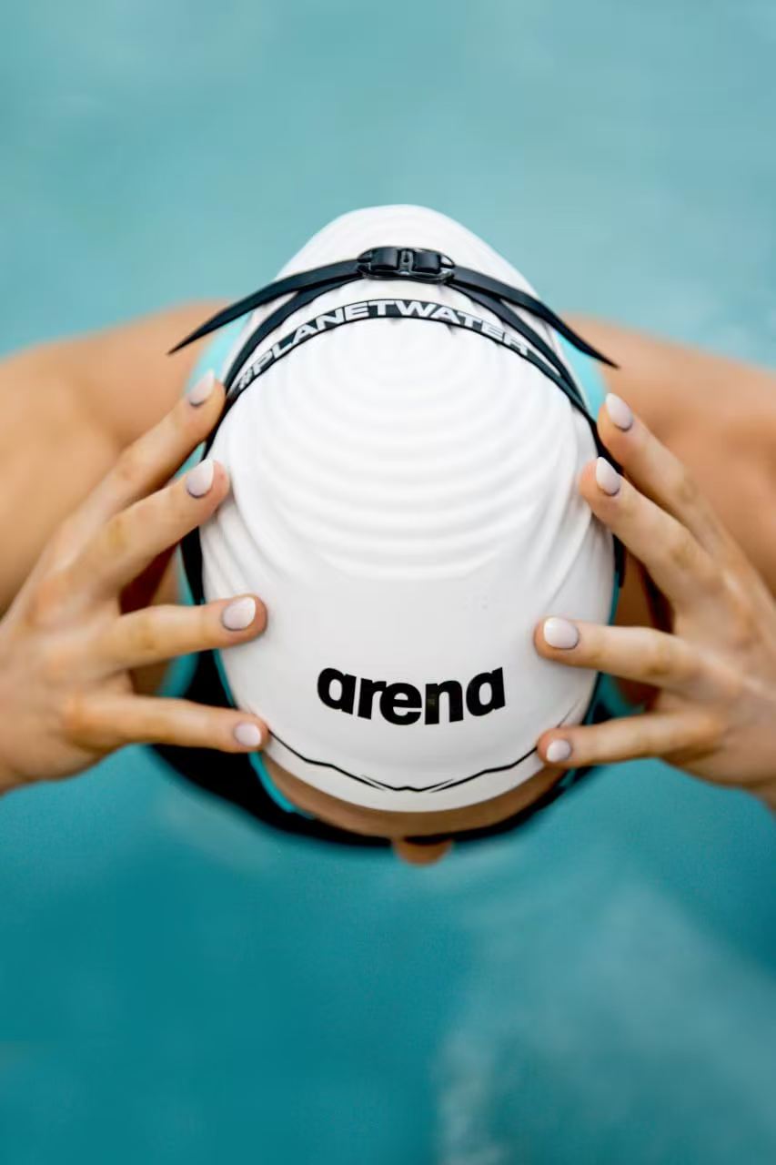 How to customize swim caps?